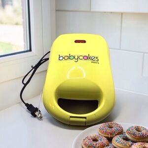 Babycakes Mini's Nonstick Coated Donut Maker #DNM-30 [Yellow] *NEW NO BOX
